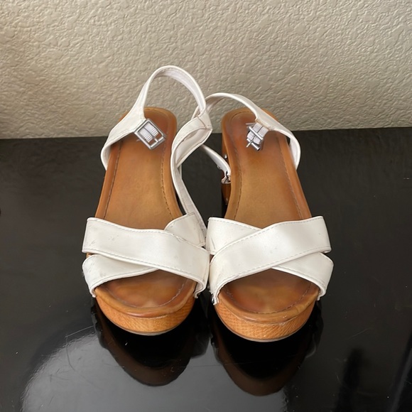 70s inspired platform wooden clog sandals - Picture 1 of 3